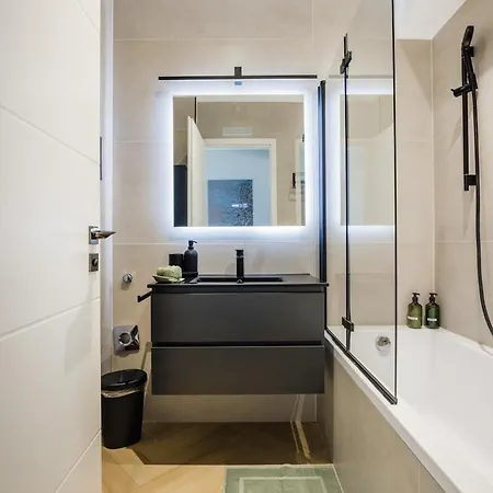 Apartment Designer's Retreat In Buda