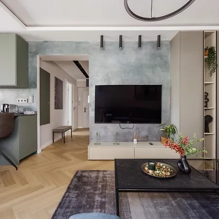 Designer's Retreat In Buda Apartment