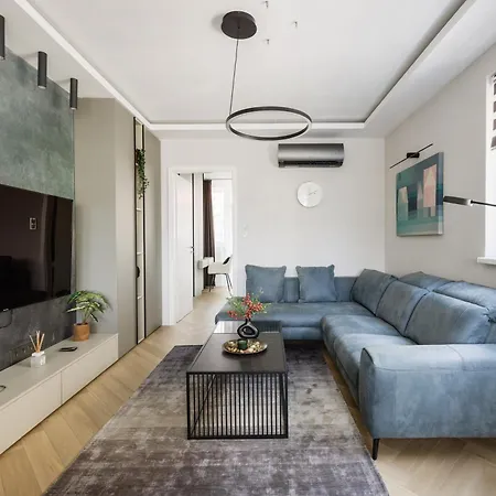Designer's Retreat In Buda Budapest