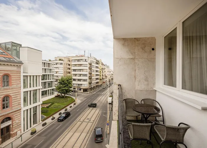 Designer's Retreat In Buda Apartament *