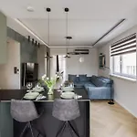 Designer's Retreat In Buda *