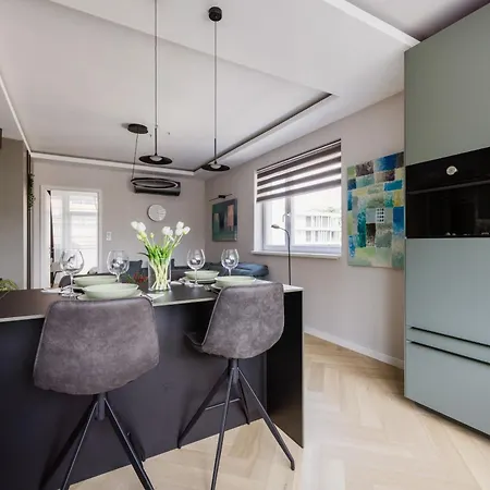 Designer's Retreat In Buda Διαμέρισμα